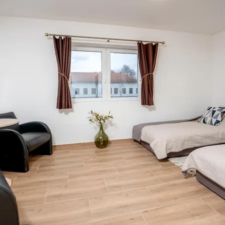 Rozsa Vendeghaz Apartmán Kastelyosdombo